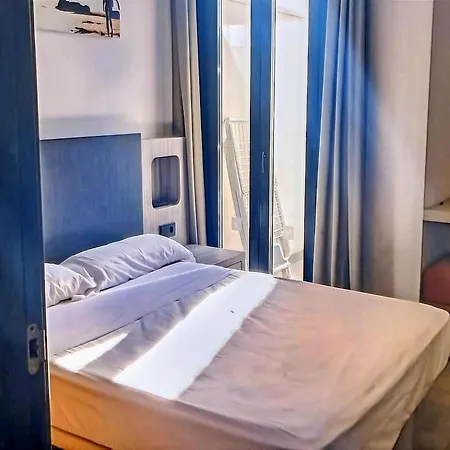 Apartment Inviting In With Shared Pool *