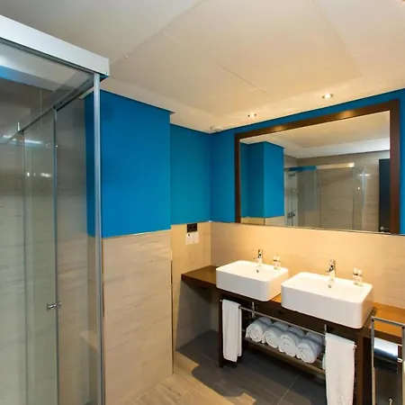 Inviting In With Shared Pool Apartment