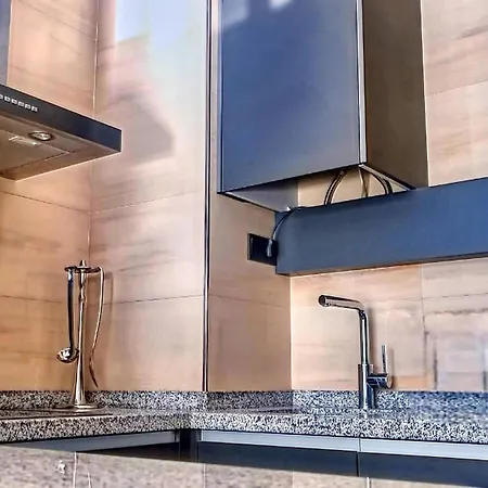 아파트 Inviting In With Shared Pool