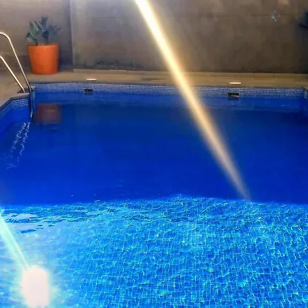 아파트 Inviting In With Shared Pool *