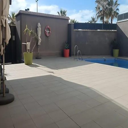 아파트 Inviting In With Shared Pool