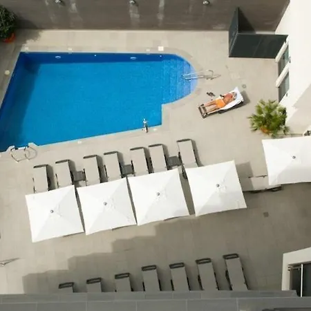 아파트 Inviting In With Shared Pool *